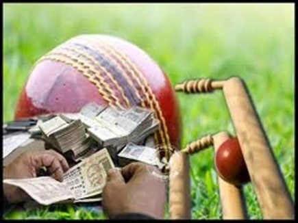 जबलपुर के 4 सटोरिए दमोह में गिरफ्तार : लाखों का पकड़ा आईपीएल सट्टा, लैपटॉप, 215 मोबाइल, 42 हजार 500 सौ रूपये जब्त 1 IPL satta1