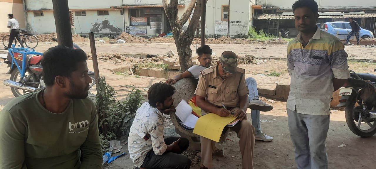 ट्रेन से टकराया युवक : पटरियों में मिला क्षतविक्षत शव, क्षेत्र में हड़कंप 2 WhatsApp Image 2022 04 01 at 11.16.55 AM