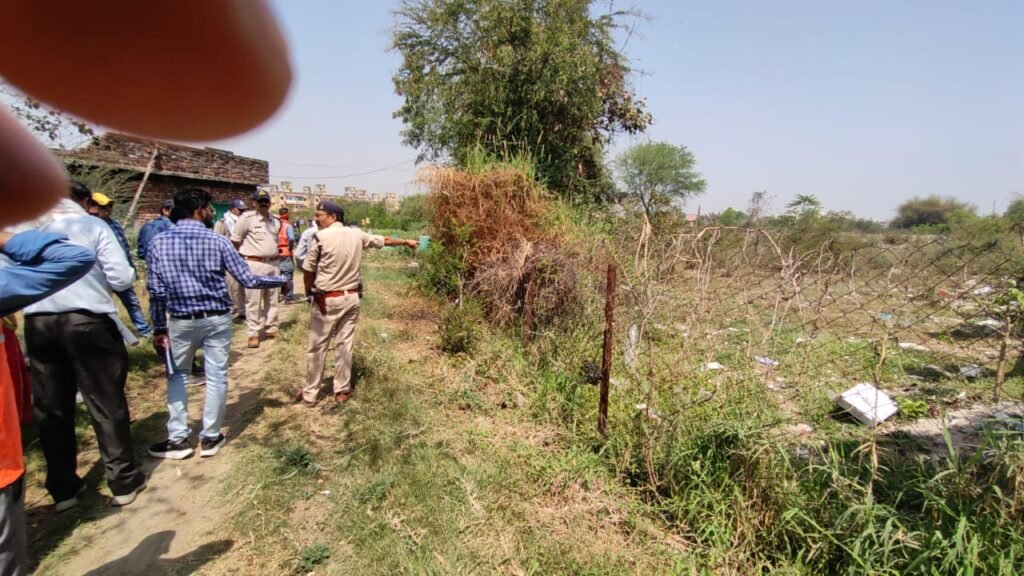 हिस्ट्रीशीटर अब्दुल रज्जाक ने 13 करोड़ की शासकीय भूमि पर किया था कब्जा : प्रशासन ने चलाया बुल्डोजर 2 WhatsApp Image 2022 04 03 at 12.01.02 PM