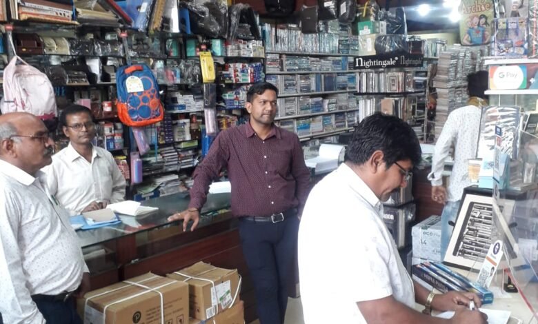 राधिका बुक पैलेस और पीके बुक सदर पर नापतोल विभाग का छापा : प्रकरण दर्ज 1 WhatsApp Image 2022 04 08 at 1.21.00 PM