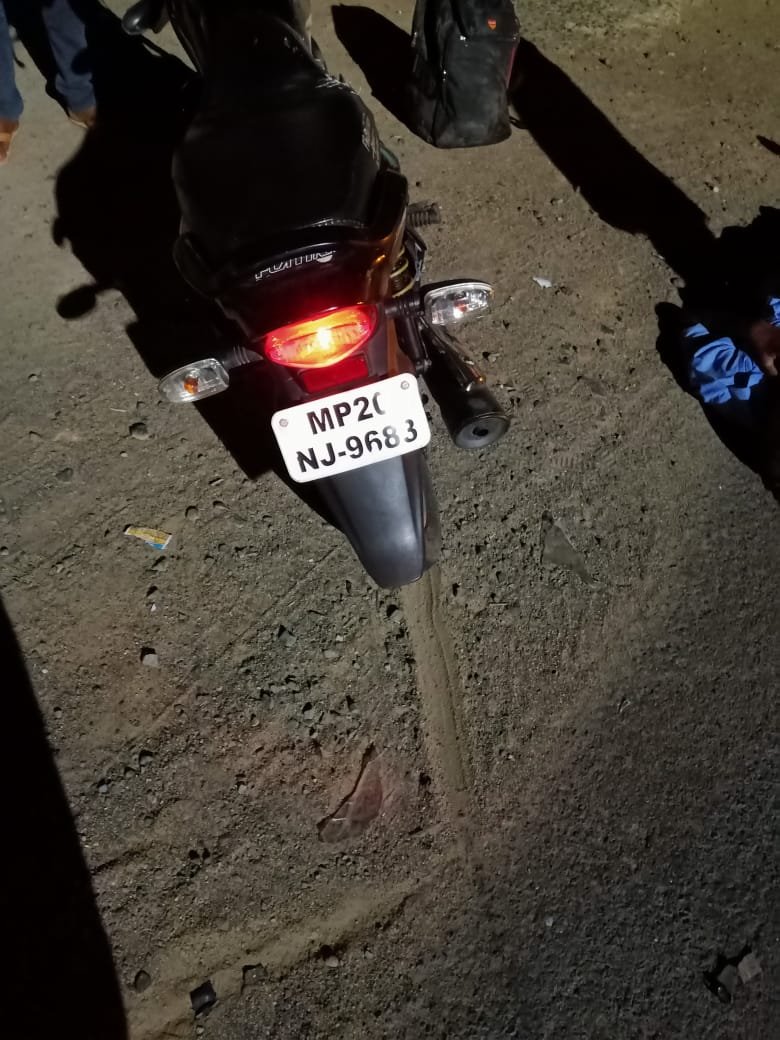 खमरिया में डायल 100 ने ली युवक की जान : बाइक सवार को कुचल दिया, डायल- 100 का चालक गिरफ्तार 3 WhatsApp Image 2022 04 14 at 12.15.57 PM