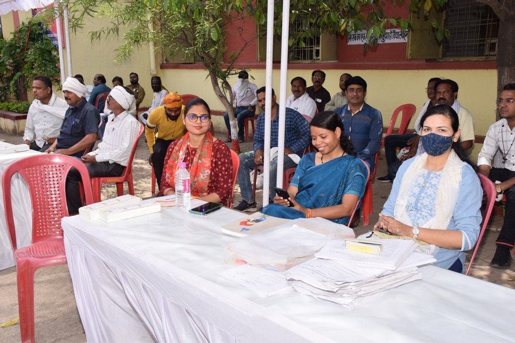 हितग्राहियों को लॉटरी के माध्यम से हुआ लेमा गार्डन आवासों का आवंटन 2 WhatsApp Image 2022 04 17 at 10.14.06 PM