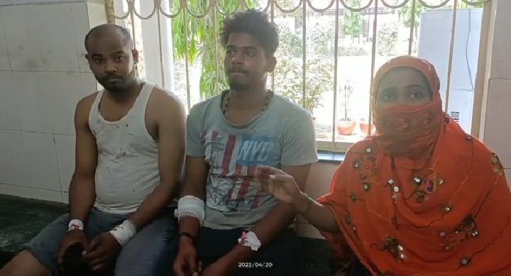 हनुमानताल में बदमाश गैंग का कारनामा : घर में घुसकर महिलाओं से की मारपीट, मकान तोड़कर परिजनों को किया जख्मी 1 WhatsApp Image 2022 04 20 at 4.01.25 PM