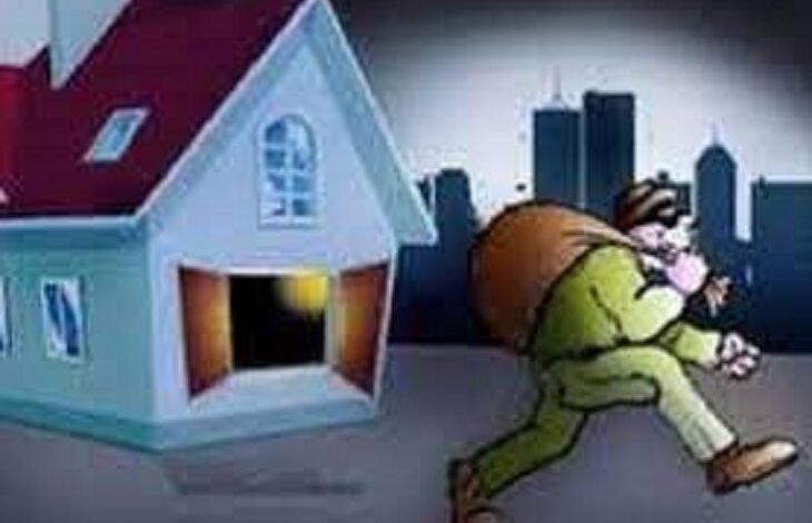 विजय नगर- गौर में चोरों का धाबा : घर के मालिक को लॉक कर 20 हजार और सामान किया पार, भदभदा में तोड़ा कार का कांच 1 cho 1622790260