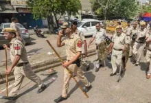 दिल्ली हिंसा : फायरिंग करने वााले अंसार-असलम गिरफ्तार 11 delhi police arrests 14 over jahangirpuri clashes pti photo 1650181422