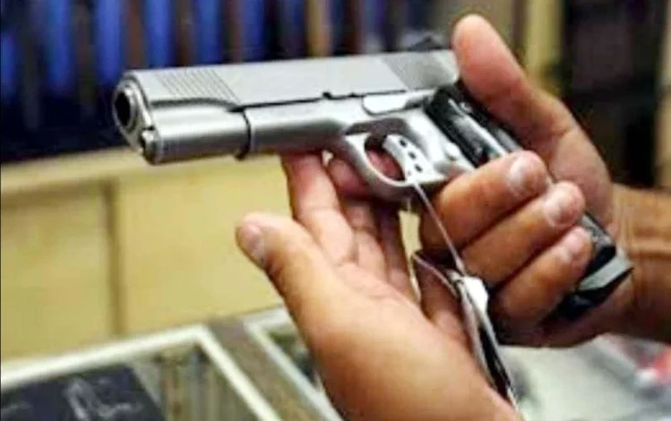 जम्मू-कश्मीर के अफसरों पर कार्रवाई : फर्जी शस्त्र लाइसेंस बनाने वालों की 5 करोड़ की संपत्ति जब्त 1 jammu kashmir fake arms license case 1582704351