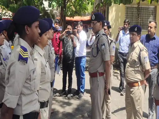 डीजीपी सुधीर सक्सेना का एक्शन :महिला डेस्क पर चैक किया रजिस्टर, शिकायतकर्ता को खुद फोन लगाकर कार्रवाई के बारे में ली जानकारी 1 whatsapp image 2022 04 27 at 24718 pm 1651051525
