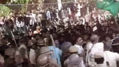 जोधपुर हिंसा : धारा 144 के बावजूद जुटे उपद्रवी, पुलिस का लाठीचार्ज, पत्थरबाजी और आगजनी 8 3 may 1 1651546391