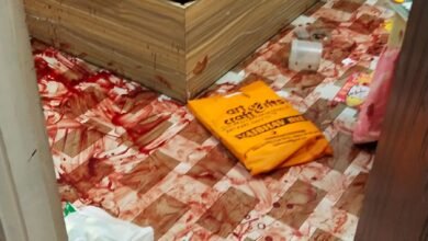 जबलपुर में युवक का पागलपन, मां को कमरे में कैद कर पेपर कटर से खुद का गला काटा, पुलिस की सूझ-बूझ से बची जान 9 5912424e 9689 4bd8 b83c 8789df0f5372