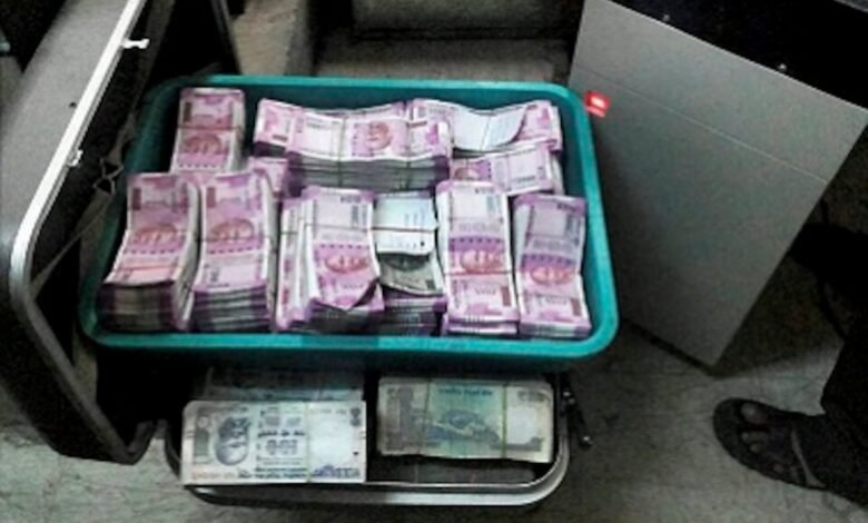 मध्यप्रदेश : कारवां रिसोर्ट के मालिक के ठिकानों पर ED की रेड, 88 लाख से ज्यादा कैश मिला 1 Currency seized PTI1