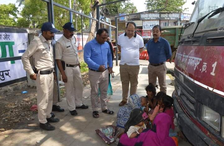 बाल भिक्षावृत्ति पर रोक लगाने उठायें समुचित कदम, कलेक्टर ने दिये अधिकारियों को निर्देश* 1 IMG 20220501 WA0021