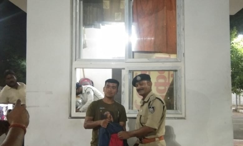 ईमानदारी की मिसाल : ऑटो चालक ने रुपयों से भरा बैग किया वापस 1 WhatsApp Image 2022 05 05 at 2.35.05 PM