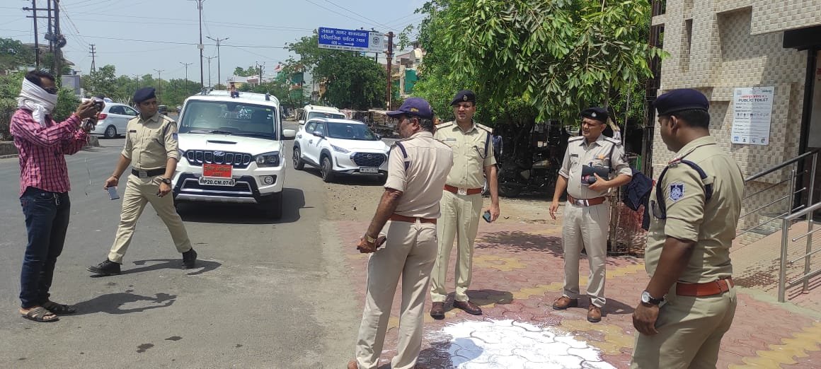 तिलवारा में युवक की हत्या : एसपी ने मौके पर पहुंचकर किया निरीक्षण 2 WhatsApp Image 2022 05 06 at 3.23.54 PM 1