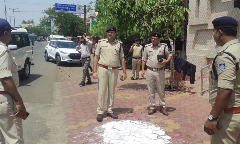 तिलवारा में युवक की हत्या : एसपी ने मौके पर पहुंचकर किया निरीक्षण 1 WhatsApp Image 2022 05 06 at 3.23.54 PM