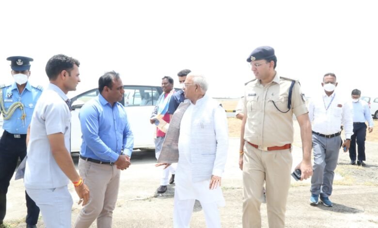 जबलपुर पहुंचे महामहिम : राज्यपाल श्री पटैल का डुमना आगमन पर स्वागत, मण्डला हुए रवाना 1 WhatsApp Image 2022 05 07 at 11.42.50 AM 1
