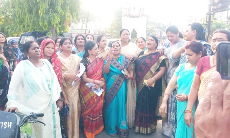 जबलपुर में कांग्रेस नेत्री ने मीडिया से कहा कितने पैसे मिलते है पीएम की खबर दिखाने में, किस बिल में घुस गई स्मृति ईरानी 1 WhatsApp Image 2022 05 11 at 5.30.10 PM