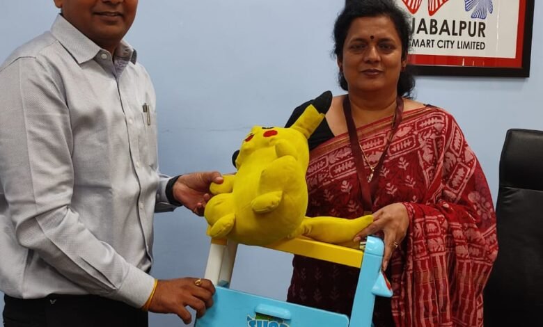 खिलौना बैंक में खिलौने दान करने के लिए शहरवासियों में दिखा उत्साह- न सिर्फ पुराने खिलौने दान किये, बल्कि बाजारों से नए खिलौने खरीदकर भी किया लोगों ने दान 1 d0df2c3c 93ef 473b b574 bc50809db1f9