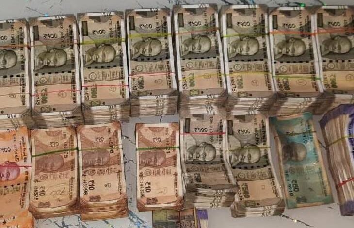 सट्टा किंग सतीस सनपाल के लॉकरों ने उगले 21 लाख 55 हजार : ओपन बेब दुबई से एक्सचेंज से घर बैठे खिला रहा ऑन लाइन सट्टा 1 new project 2022 05 20t120017724 1653028810