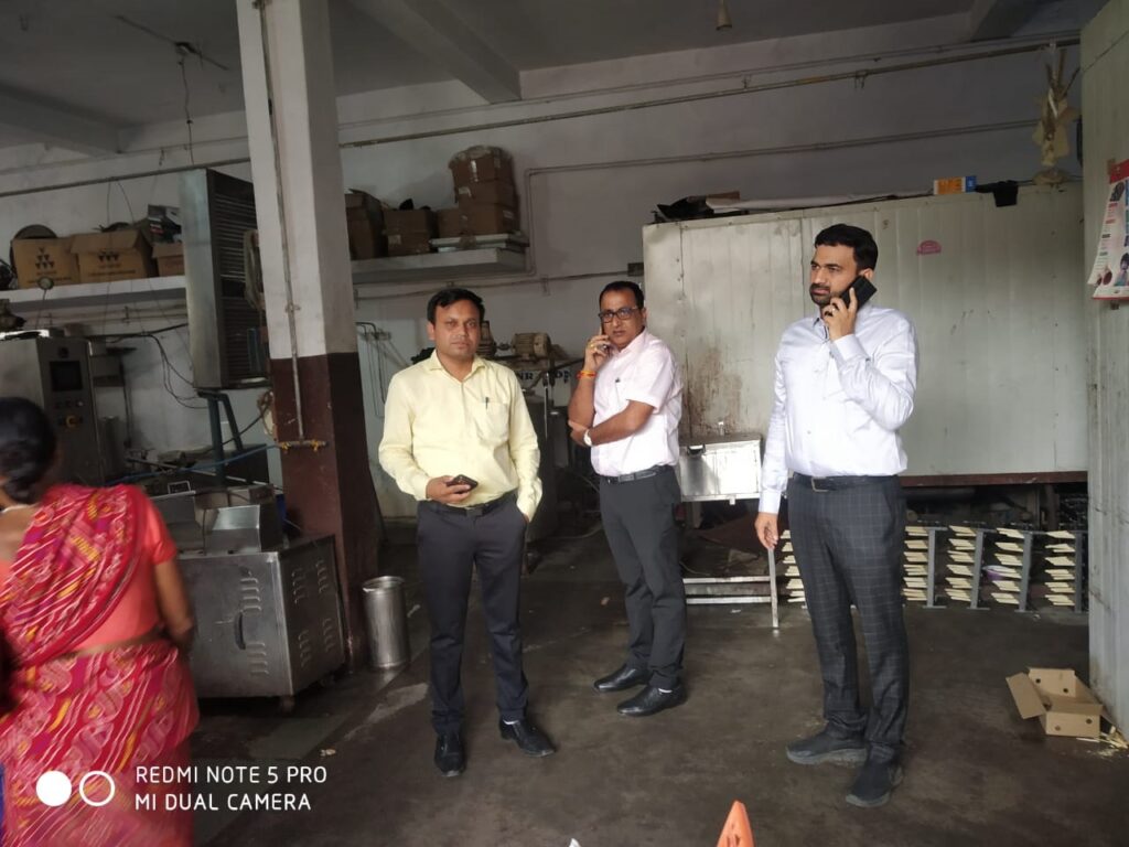 JABALPUR NEWS- नया मोहल्ला आइसक्रीम फेक्ट्री में प्रशासन की रेड: एक्सयारी डेट के कैमीकल से बन रही थी आइसक्रीम,फैक्ट्री सील. 2 10 2