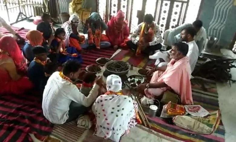 मध्यप्रदेश में 18 लोग मुसलमान से हिंदू बने : गोबर-गोमूत्र से नहाया ; 3 पीढ़ी बाद सनातन धर्म में वापसी 1 16286072596112931b1bed2