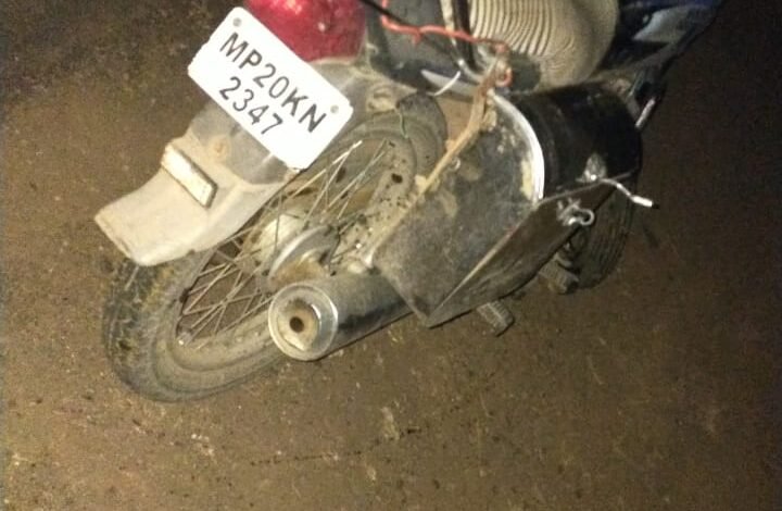 चरगवां में बाइक सवार लाइनमेन को माजदा ने कुचला : लाइनमेन दोस्त के साथ जा रहा था घर, शव देखकर चींख पड़े परिजन ..... 1 WhatsApp Image 2022 06 04 at 11.23.15 AM