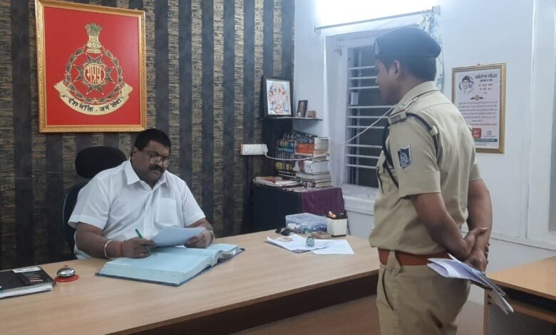 आईजी उमेश जोगा ने धूमा थाने का किया औचक निरीक्षण : दिए आवश्यक निर्देश 1 WhatsApp Image 2022 06 06 at 4.26.28 PM