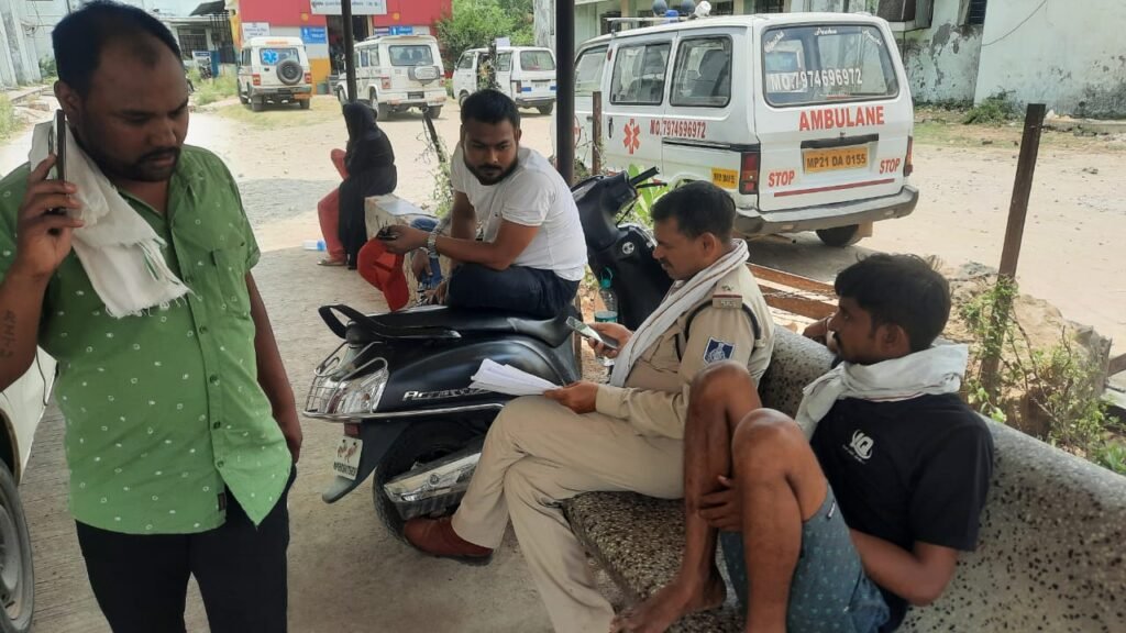 उत्तर प्रदेश के चालक की बरगी में मौत : नहर में घुस गया लोडिड ट्रक 2 WhatsApp Image 2022 06 15 at 12.22.32 PM