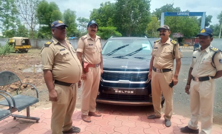 खमरिया-गोरखपुर में 40 हजार की मदिरा जब्त : कार छोड़कर भागा तस्कर, पुलिस ने एक आरोपी को दबोचकर कार और बाइक की जब्त 1 WhatsApp Image 2022 06 19 at 1.04.44 PM
