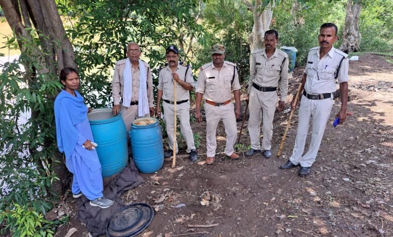 जब सैकड़ों लीटर लाहन जंगल के गड्डों में बहाई ....: चुनावी फिजा में रंग भरने पक रही थी शराब, 6 के खिलाफ मामला कायम 1 WhatsApp Image 2022 06 22 at 2.26.28 PM