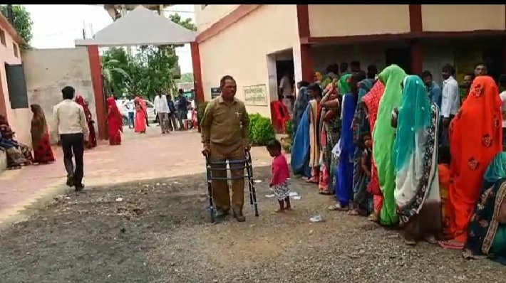 जबलपुर में गांव की सरकार चुनने लोगों में दिखा उत्साह : कुंडम, पनागर सिहोरा, और बरगी में सुबह से मतदान के लिए उमड़ी भीड़.....देखें वीडियो........ 2 WhatsApp Image 2022 06 25 at 10.50.33 AM