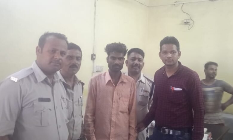 Jabalpur Breaking....शहपुरा का दुष्कर्मी जबलपुर में गिरफ्तार : माढ़ोताल पुलिस ने दीनदयाल बस स्टेंड से दबोचा 1 WhatsApp Image 2022 06 28 at 1.17.54 PM 1