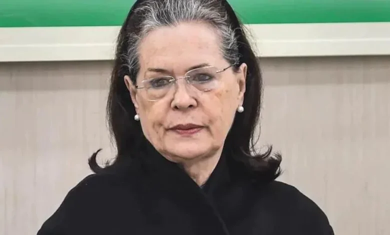 कोरोना : संक्रमित सोनिया गांधी की तबीयत बिगड़ी, गंगाराम हॉस्पिटल में भर्ती 1 sonia gandhi 1200x768