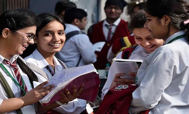 CBSE 12वीं का रिजल्ट जारी:92.71% छात्र पास; 94.54% लड़कियां और 91.25% लड़कों ने बाजी मारी 1 10 11