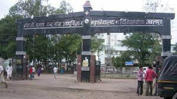 जबलपुर मेडिकल अस्पताल के डॉक्टर बन गए गुंंडे: नगर निगम मलेरिया विभाग टीम को बुरी तरह से पीटा 1 10