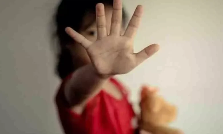 बच्चियों को ड्राइवर ने दिखाया अश्लील VIDEO : 5-5 रुपए का लालच देकर छेड़खानी, बच्चियों ने पीटा 1 1666005 1