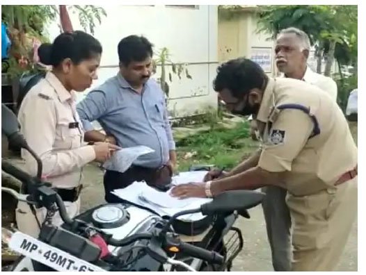 छिंदवाड़ा में पति-पत्नी ने बेटा-बेटी के साथ केरोसीन डालकर आग लगाई, दंपती की मौत 1 35 3
