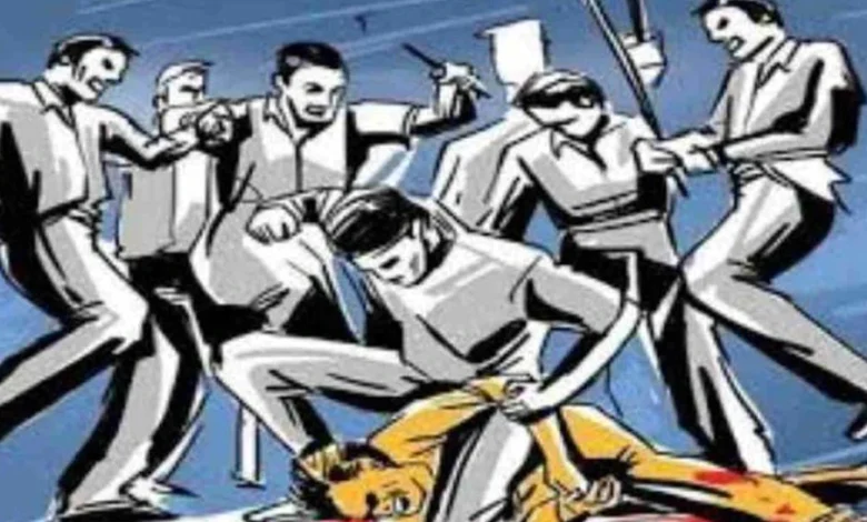 जबलपुर में अधेड़ ने एक बीडी दी तो दूसरे पक्ष ने 5 बीड़ी मांगी और शुरु हो गए लात-घूंसे.... 1 683446 crime