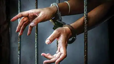 बेलखेड़ा में पकड़ा गया शातिर चोर : व्यापारी के घर से शक्कर का चुराया था बोरा 1 ARREST012907 1631660474 1631660474
