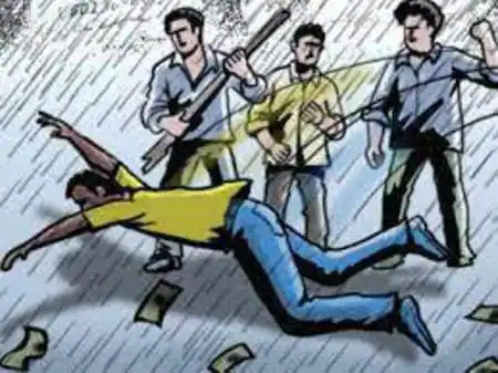पाटन में तलवारबाजी से हड़कंप : रुपयों के लेन-देन पर बाप-बेटे ने युवक को दबोचकर सिर में किया वार, दोनों आरोपी फरार 1 BEATEN115052 1644776731 1644776731
