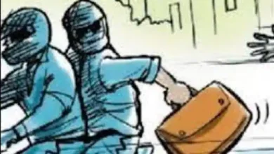 जबलपुर में 3 चोरों की गैंग को पुलिस ने दबोचा : मिर्ची पाउडर, 3 मोबाईल, नगद 25 हजार 330 रूपये , बाइक जब्त 6 Loot 1541317191