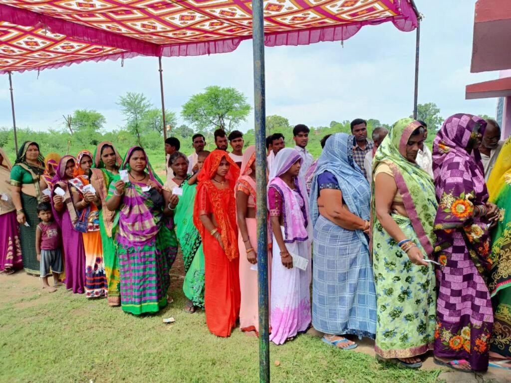 पंचायत चुनाव का दूसरा चरण : मतदान केन्द्रों पर लंबी कतारें, शांतिपूर्ण चुनाव 3 WhatsApp Image 2022 07 01 at 10.53.41 AM