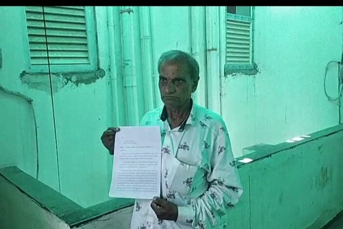 Jabalpur News दीनदयाल चौक में वृद्ध मैकेनिक के साथ 4 लाख की लूट : फोन लगाकर लोकेशन ली और 2 आरोपी बैग छीनकर हो गए फरार 1 WhatsApp Image 2022 07 10 at 12.46.56 PM 1 1