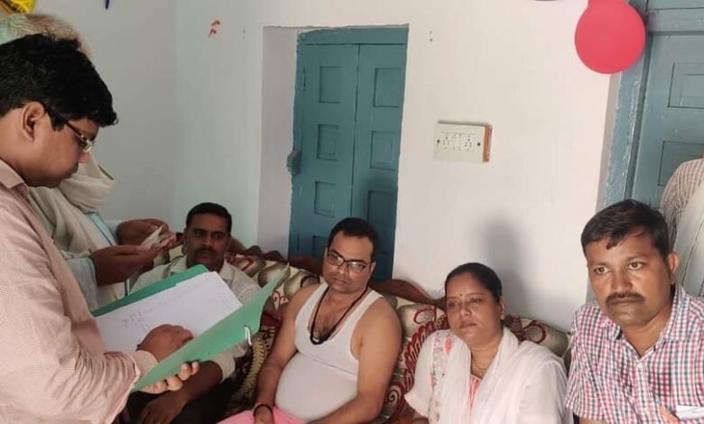 विजयी सरपंच का प्रमाण पत्र जारी करने नायब तहसीलदार मांग रहा था डेढ़ लाख की रिश्वत : लोकायुक्त ने 1 लाख की रिश्वत लेते रंगे हाथों दबोचा 1 WhatsApp Image 2022 07 12 at 12.17.26 PM