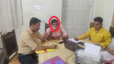 जबलपुर लोकायुक्त ने परियोजना यंत्री को 30 हजार रुपए की रिश्वत लेते रंगे हाथों दबोचा: बिल निकालने के एवज में कर रहा था रिश्वत की मांग 7 WhatsApp Image 2022 07 15 at 4.05.40 PM