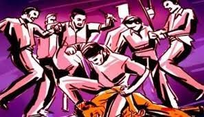 गोरखपुर में 3 बदमाशों ने युवक को दबोचकर डंडों से की मारपीट : लहूलुहान हालत में थाने पहुंचा पीडि़त 1 images 1