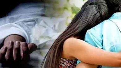 अधारताल में प्रेमप्रसंग में दे दी जान : कपड़ा व्यापारी चुन्नी से फंदा बनाकर पंखे से झूला, नहीं मिला सुसाइड नोट 6 lucknow 565