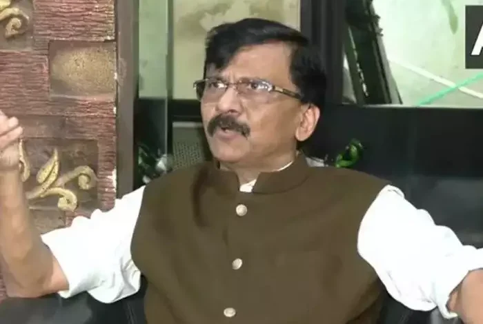 ED की हिरासत में संजय राउत : पात्रा चॉल केस में 9 घंटे की पूछताछ के बाद कार्रवाई, जांच में सहयोग नहीं कर रहे थे 1 navbharat times 7