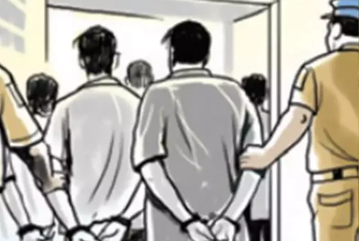 जबलपुर लूटकांड : दो नाबालिग सहित गैंग के सरगना को पुलिस ने दबोचा, 10 हजार बरामद 1 navbharat times
