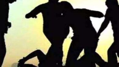 गोरा बाजार में तलवारबाजी से दहल गया क्षेत्र :युवक को घर से बाहर निकाल कर तलवार से किए दनादन बार 8 07 12 2020 marpeet