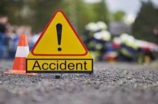 भेड़ाघाट में सड़क हादसा : स्कूटी को अज्ञात वाहन ने रौंदा, मां की मौत, बेटा घायल 1 2022 7image 11 21 54436766356